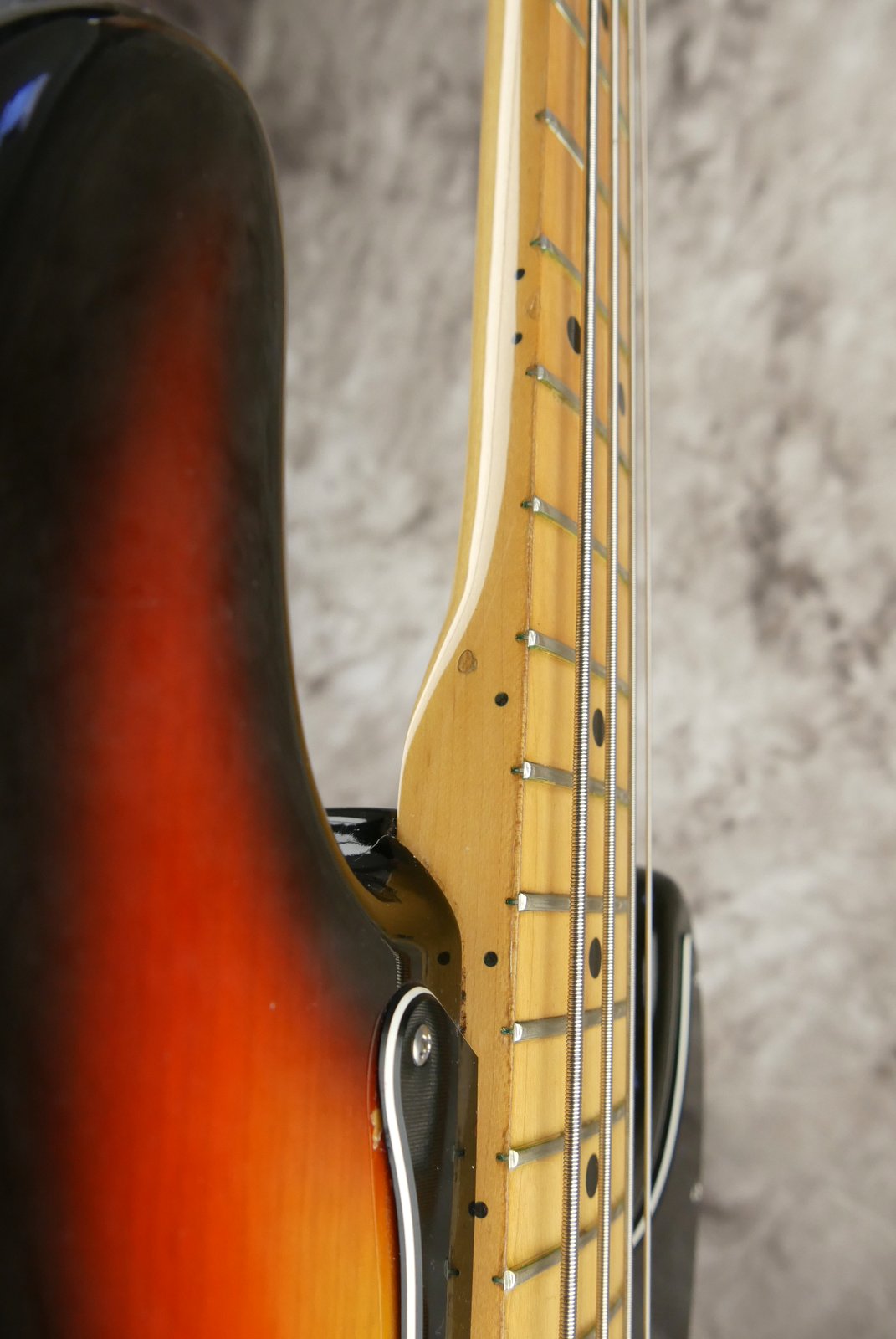 Fender-Precision-Bass-1979-sunburst-010.JPG