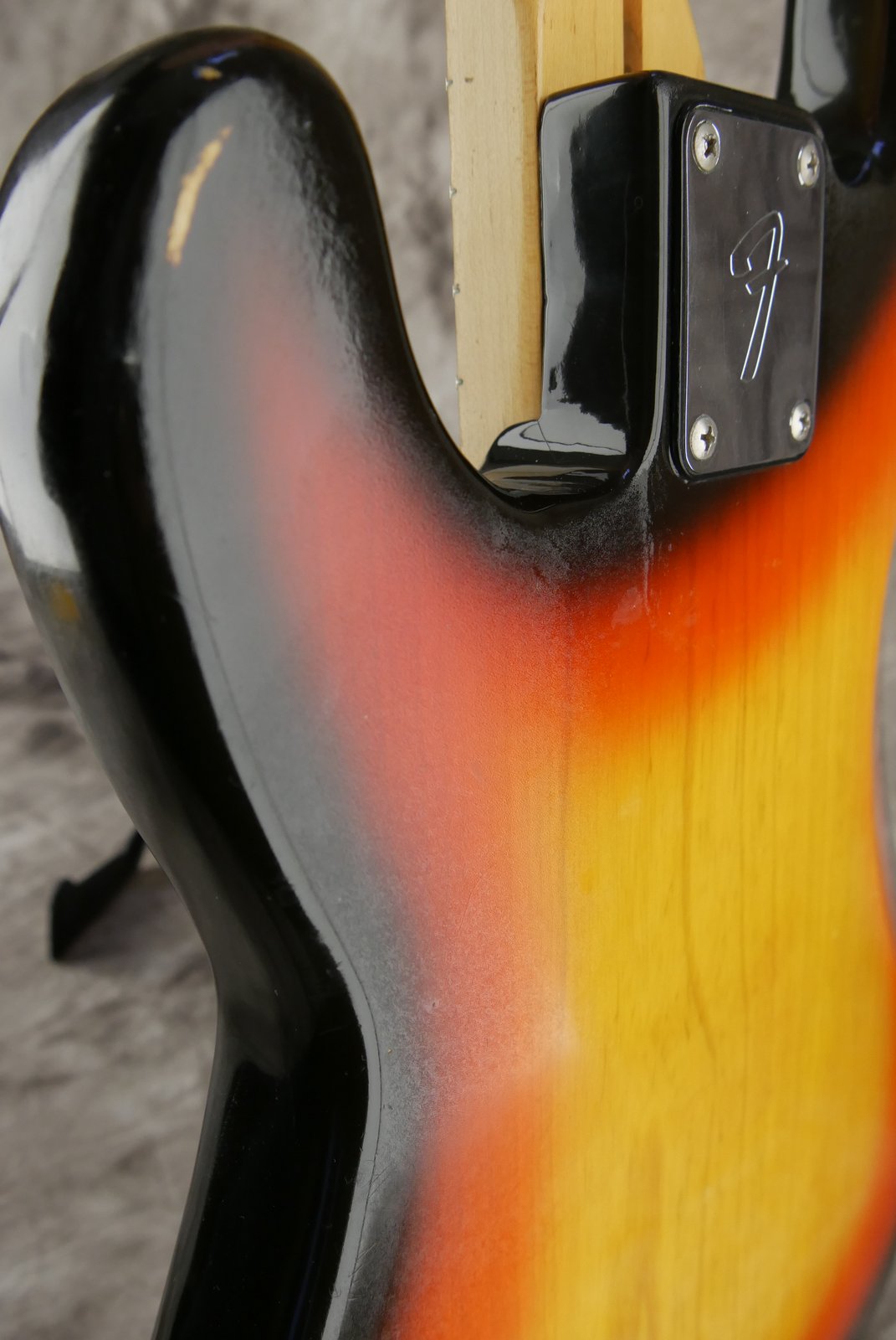 Fender-Precision-Bass-1979-sunburst-013.JPG
