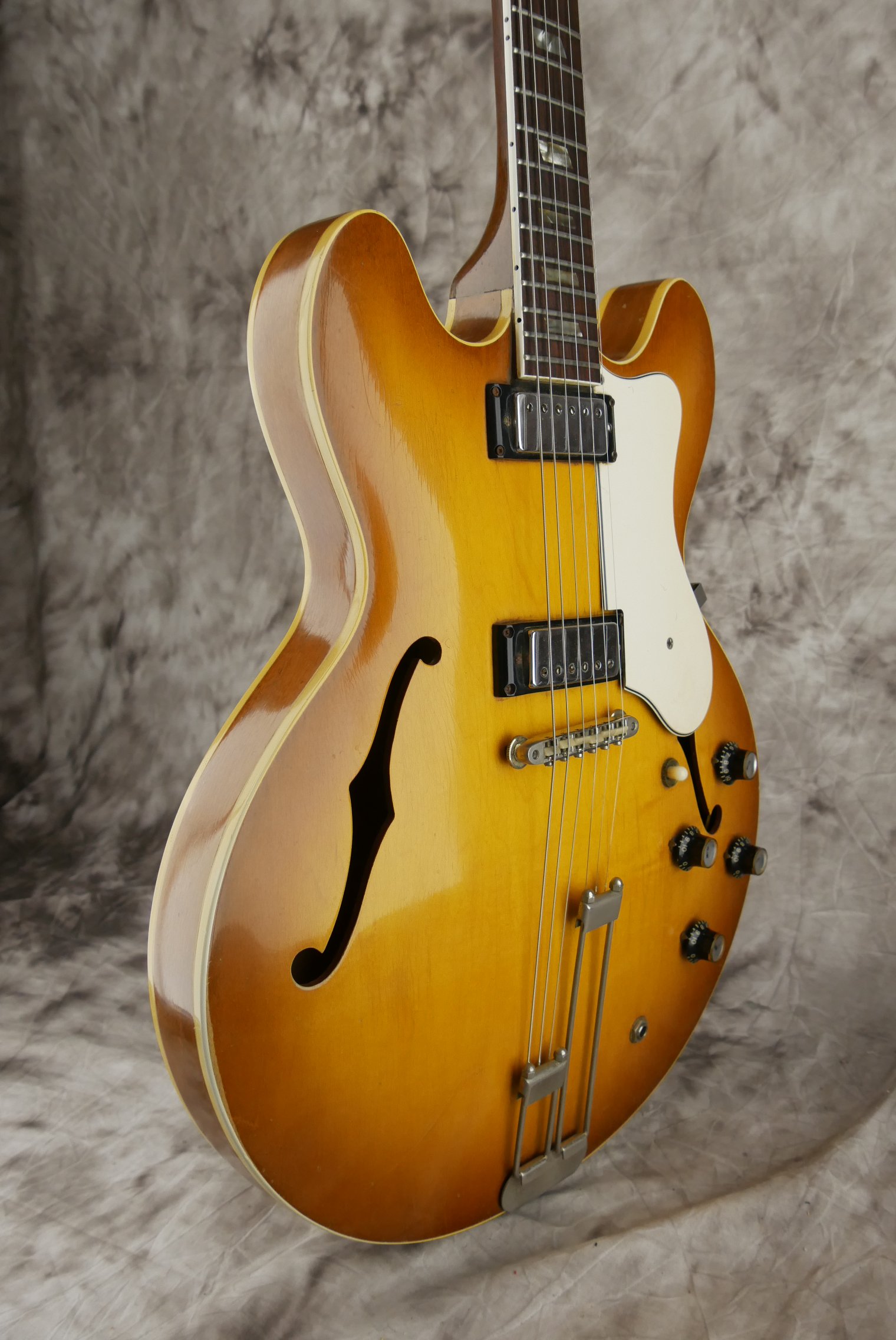 Epiphone-Riviera-1965-sunburst-025.JPG