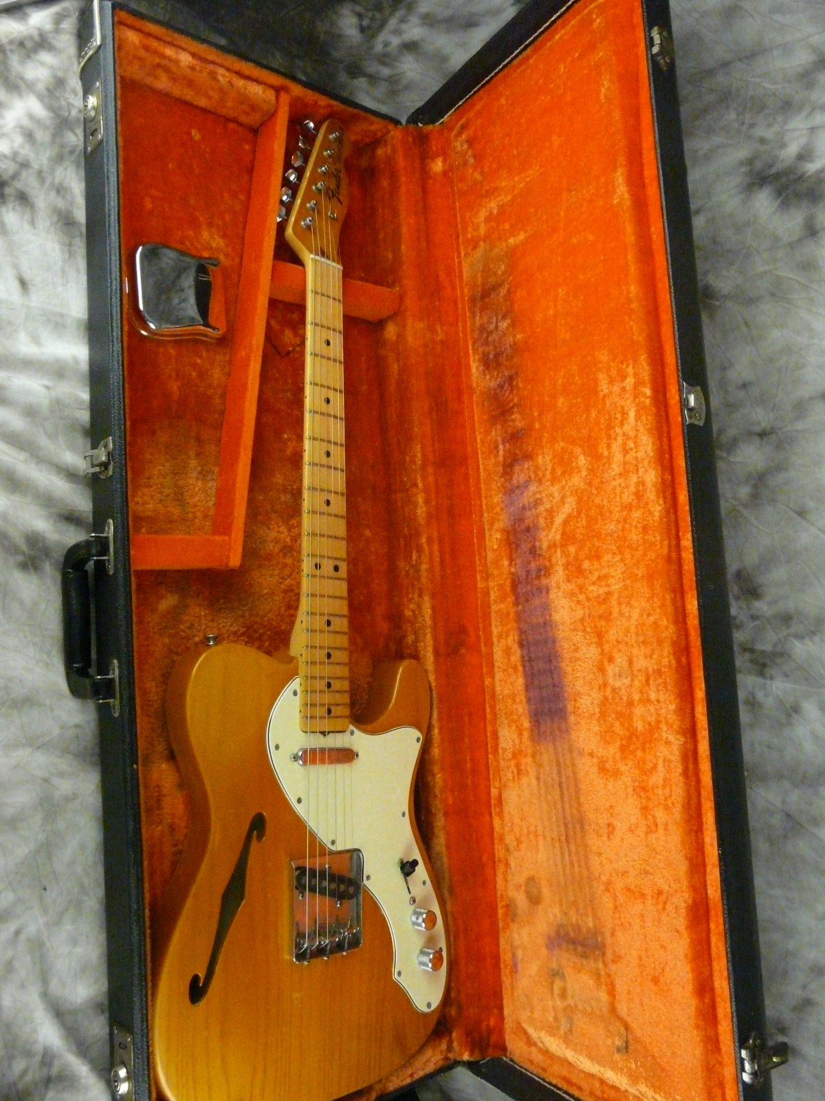 Fender-Telecaster-Thinline-1969-021.JPG