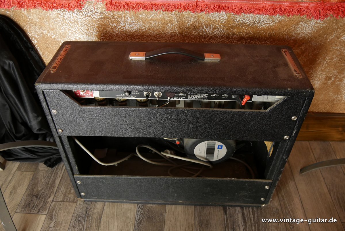 Fender-Vibrosonic-Reverb-1975-004.JPG