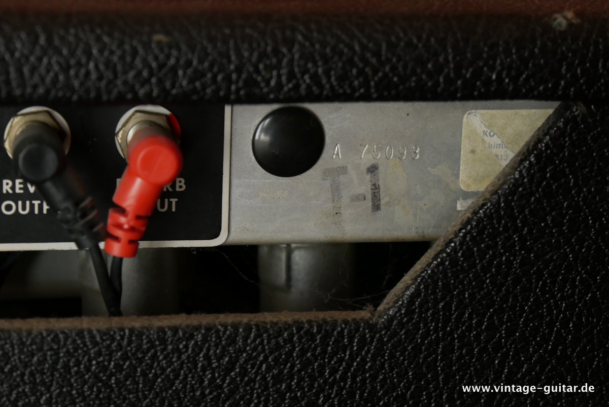 Fender-Vibrosonic-Reverb-1975-005.JPG