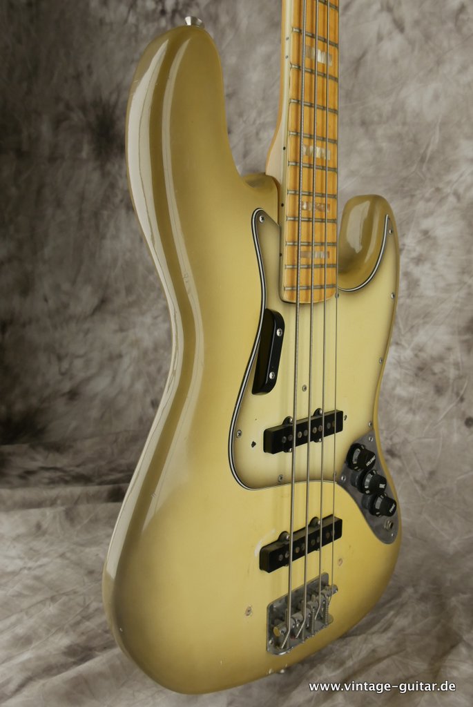 Fender-Jazz-Bass-1978-Antigua-003.JPG
