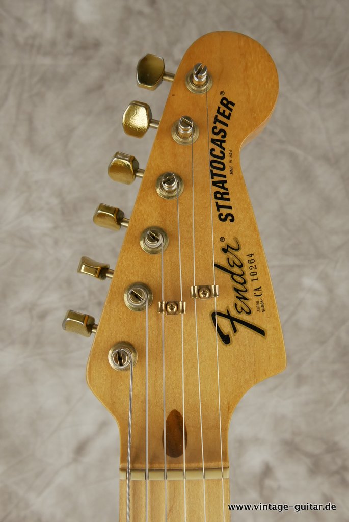 Fender-Stratocaster-The-Gold-1982-002.JPG