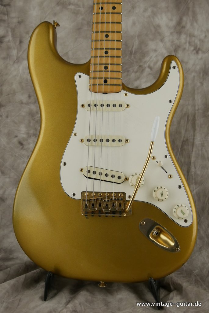 Fender-Stratocaster-The-Gold-1982-003.JPG