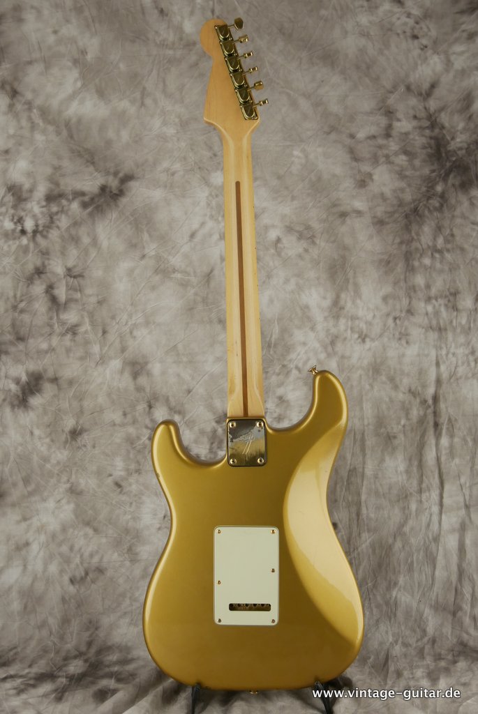 Fender-Stratocaster-The-Gold-1982-005.JPG