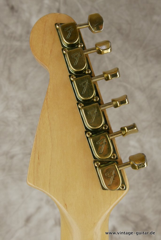 Fender-Stratocaster-The-Gold-1982-006.JPG