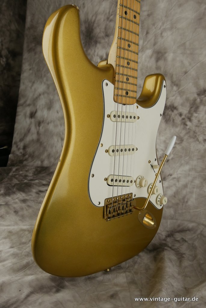 Fender-Stratocaster-The-Gold-1982-009.JPG