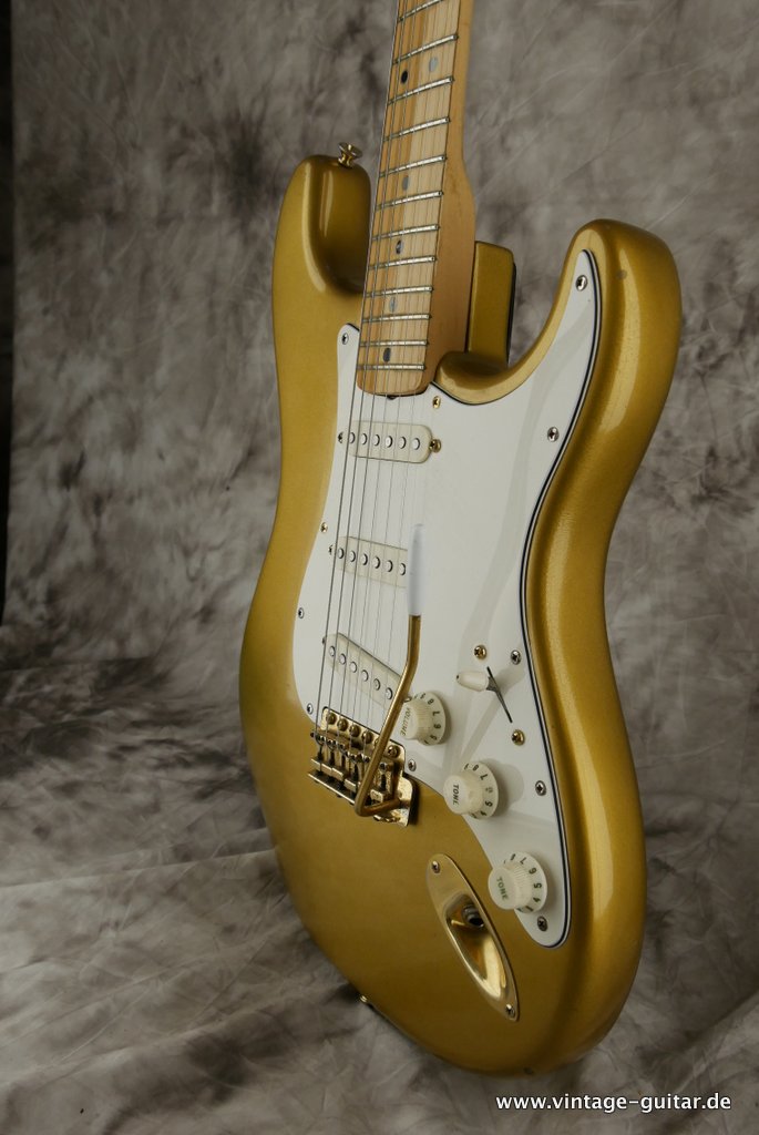Fender-Stratocaster-The-Gold-1982-010.JPG