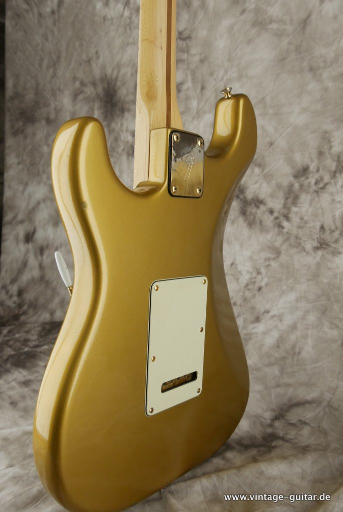 Fender-Stratocaster-The-Gold-1982-011.JPG