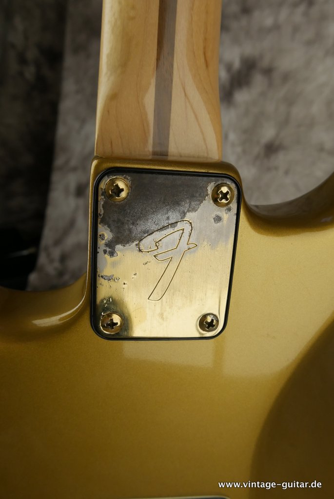Fender-Stratocaster-The-Gold-1982-013.JPG