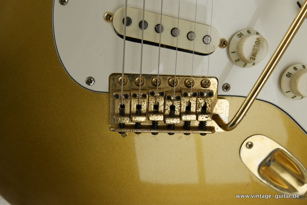 Fender-Stratocaster-The-Gold-1982-015.JPG