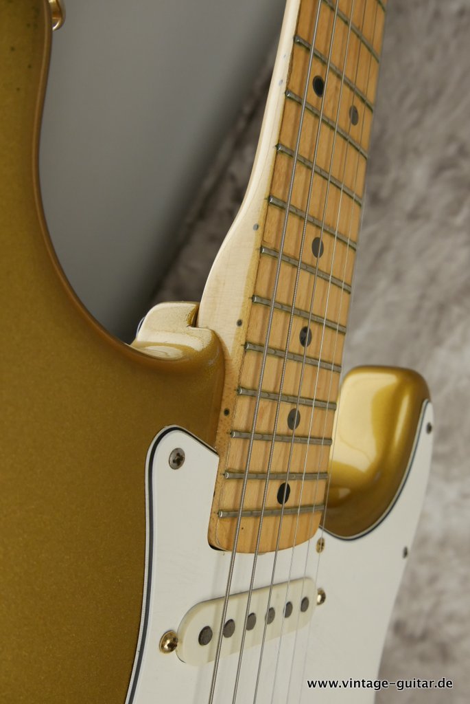 Fender-Stratocaster-The-Gold-1982-016.JPG