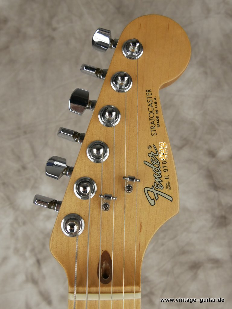 Fender-Stratocaster-American-Standard-1989-black-012.JPG
