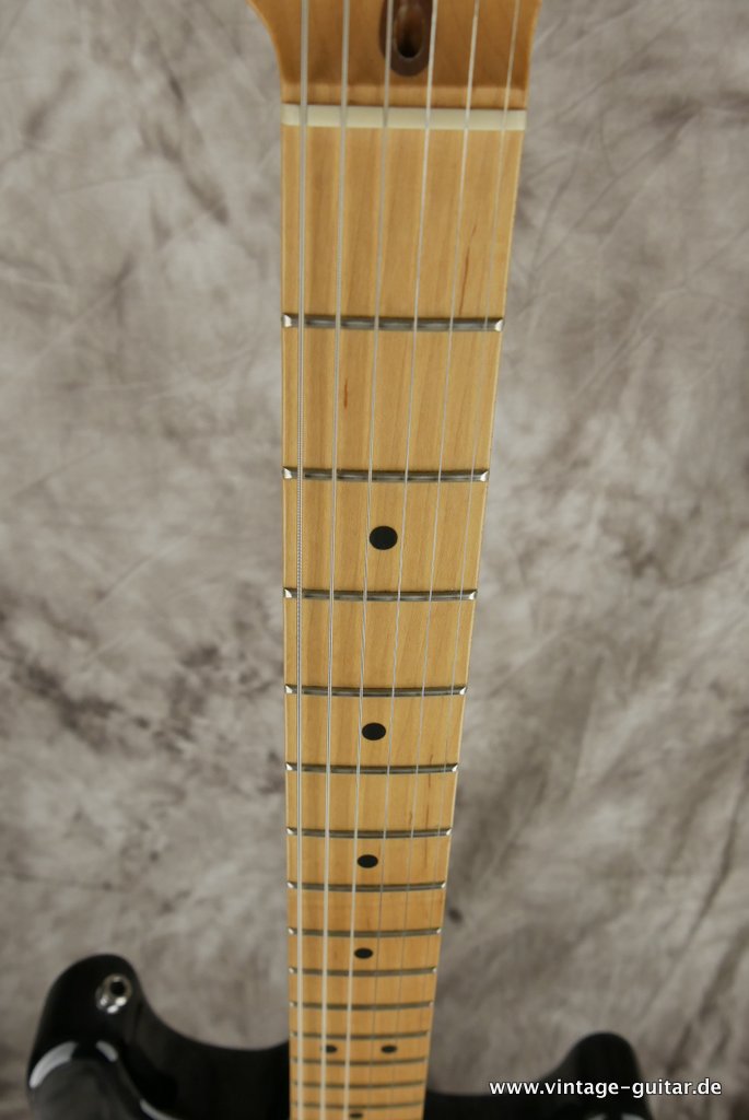 Fender-Stratocaster-American-Standard-1989-black-014.JPG