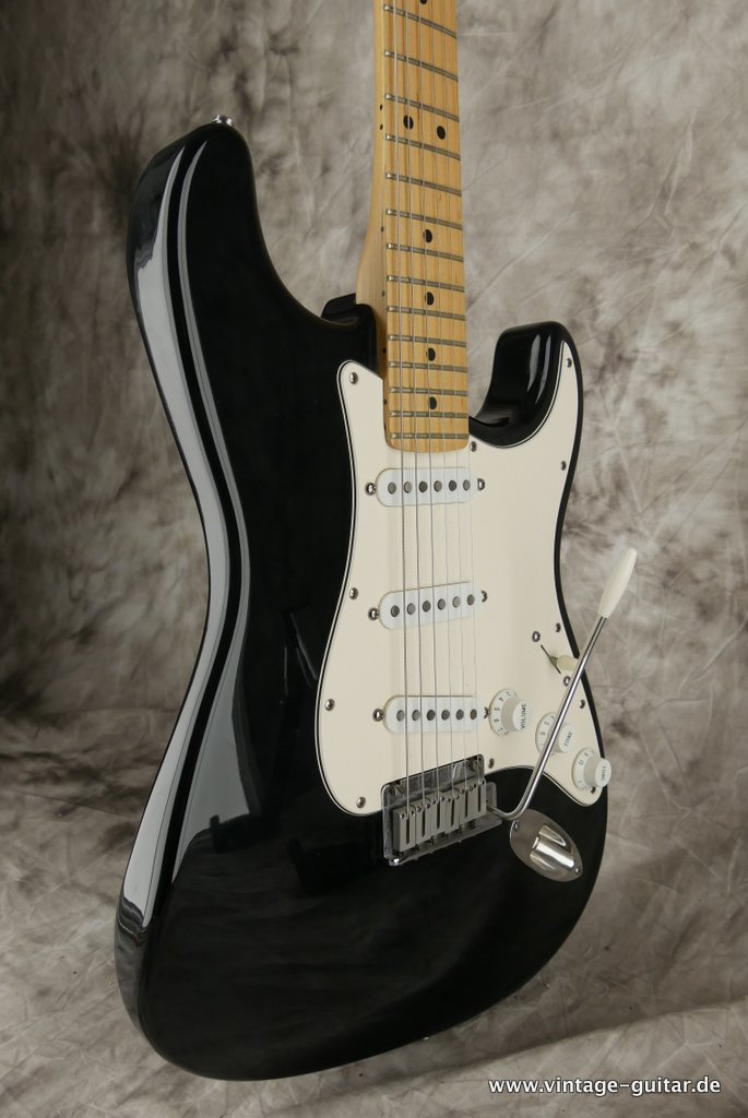 Fender-Stratocaster-American-Standard-1989-black-018.JPG