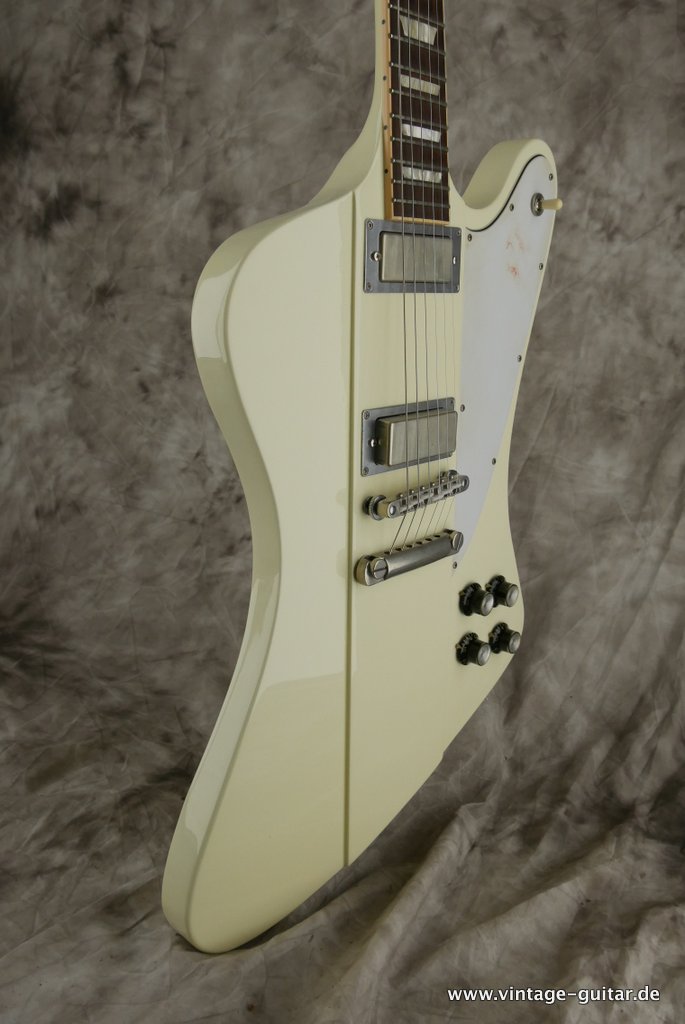 Gibson-Firebird-V-120Th-Anniversary-white-2014-003.JPG