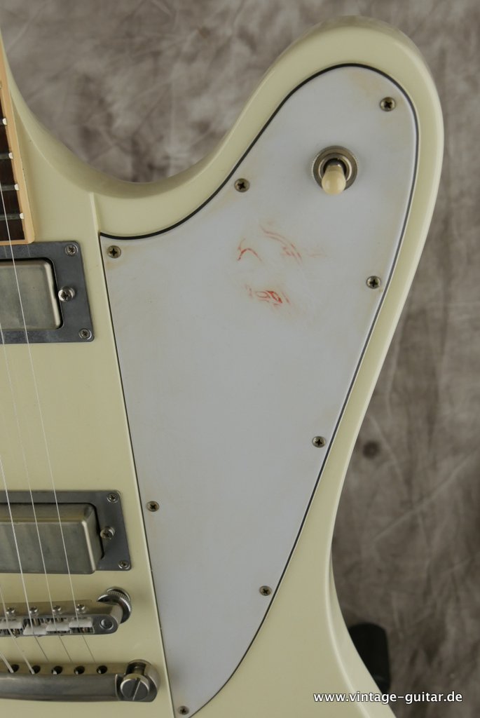 Gibson-Firebird-V-120Th-Anniversary-white-2014-010.JPG
