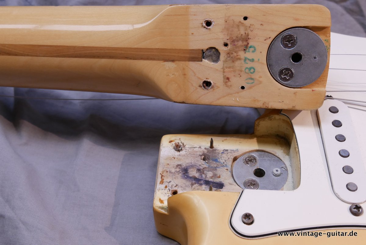 Fender-Stratocaster-olympic-white-1977-lite-ash-body-014.JPG
