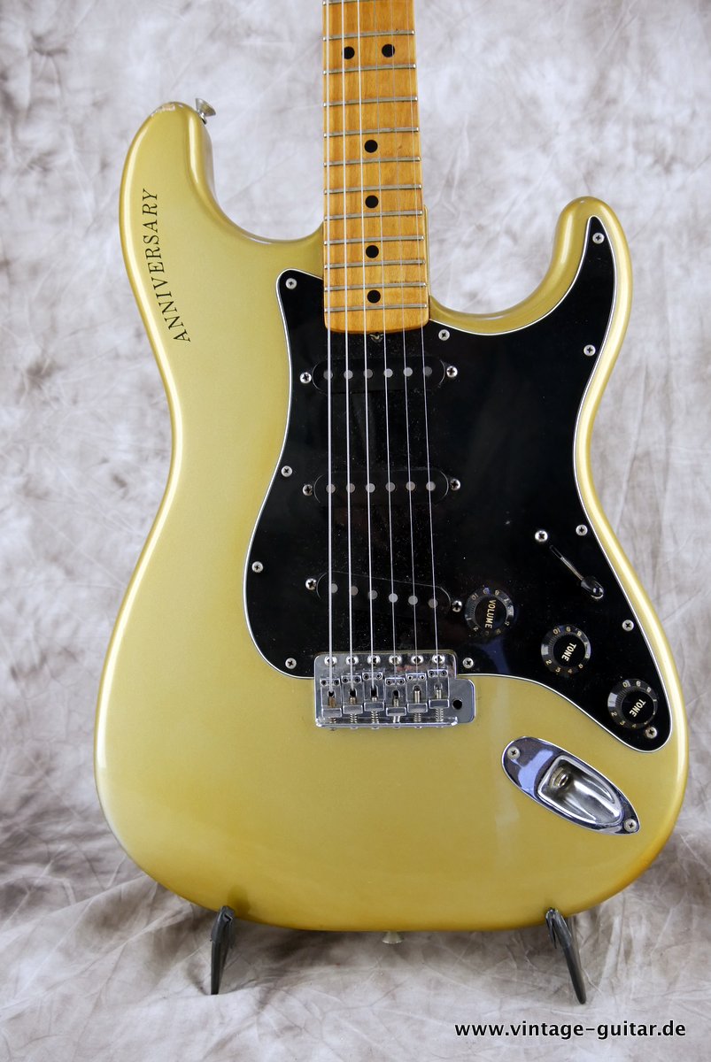 Fender-25th-Anniversary-Stratocaster-1979-002.JPG