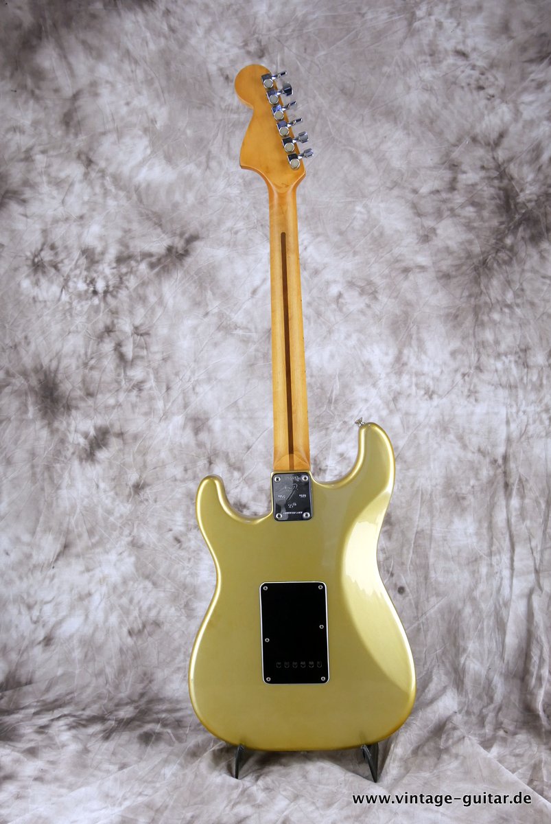 Fender-25th-Anniversary-Stratocaster-1979-003.JPG