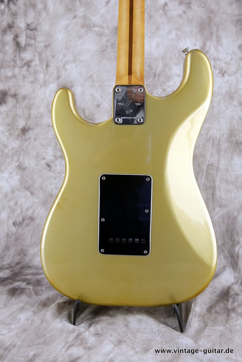 Fender-25th-Anniversary-Stratocaster-1979-004.JPG
