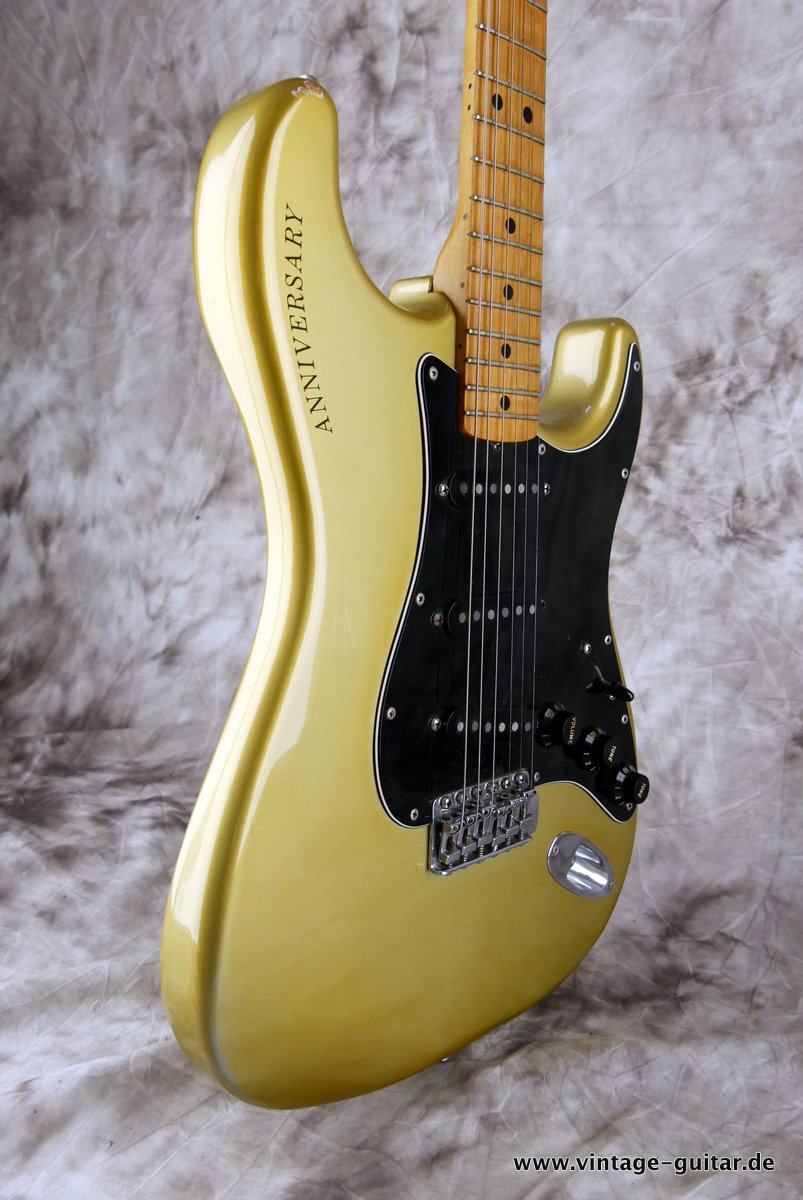Fender-25th-Anniversary-Stratocaster-1979-005.JPG