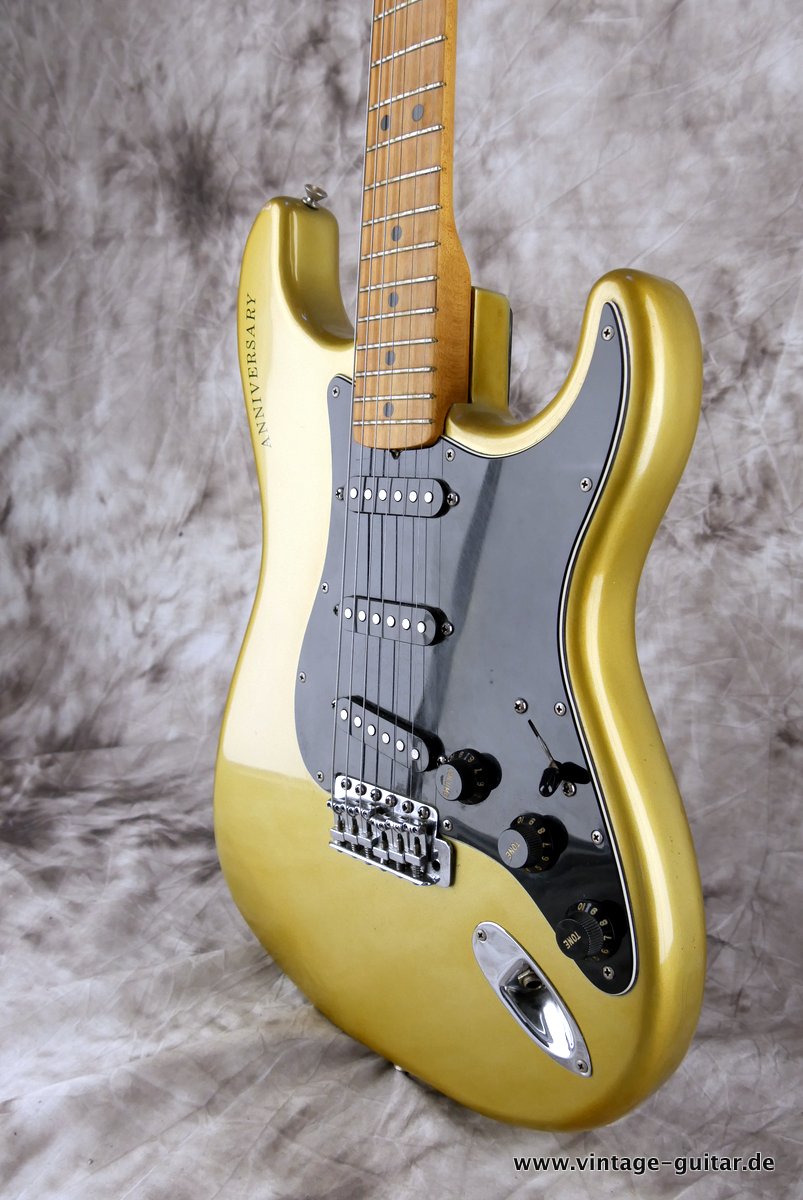 Fender-25th-Anniversary-Stratocaster-1979-006.JPG