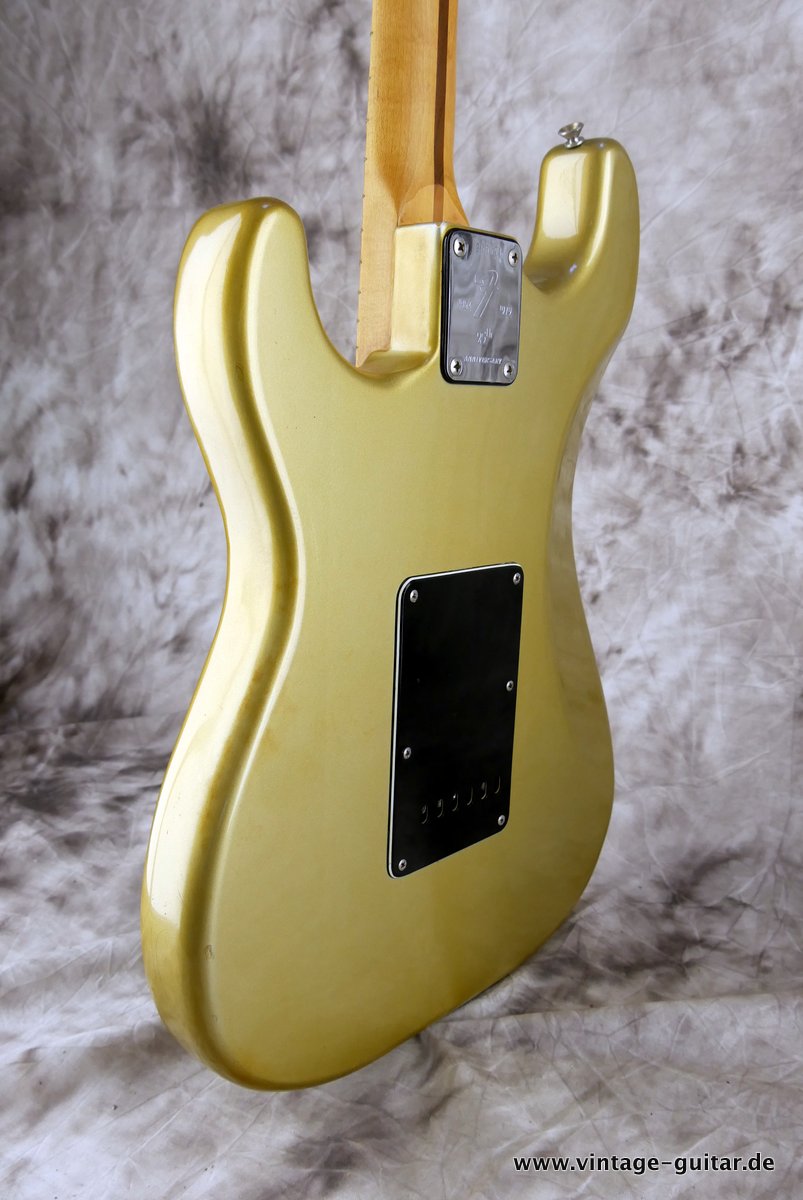 Fender-25th-Anniversary-Stratocaster-1979-007.JPG