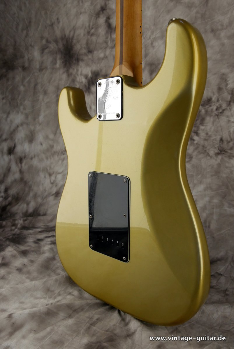 Fender-25th-Anniversary-Stratocaster-1979-008.JPG