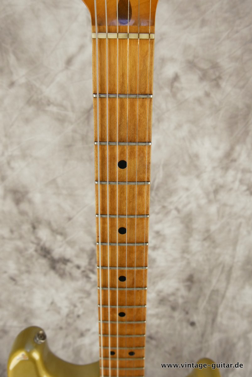 Fender-25th-Anniversary-Stratocaster-1979-012.JPG