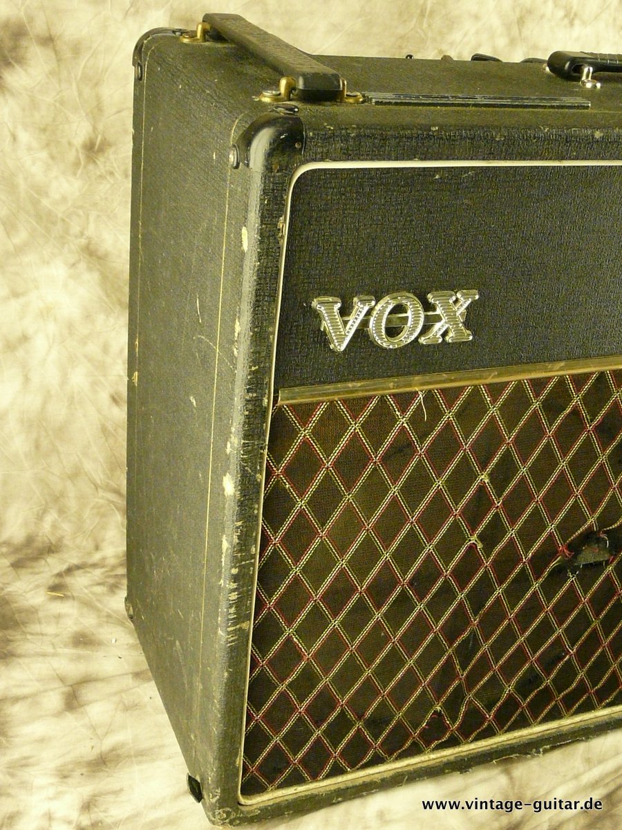 VOX-AC-30-Top-Boost-1965-Silver-bulldogs-002.JPG