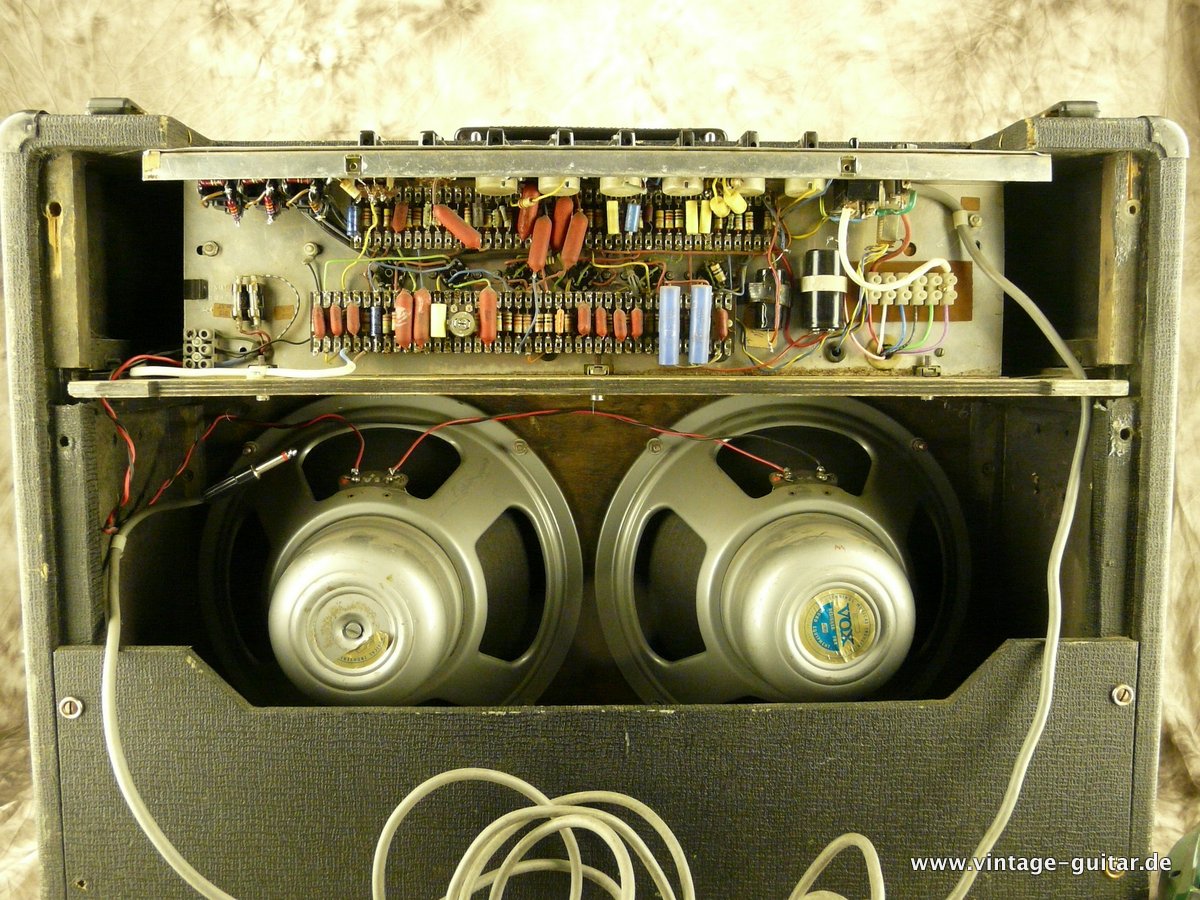 VOX-AC-30-Top-Boost-1965-Silver-bulldogs-007.JPG