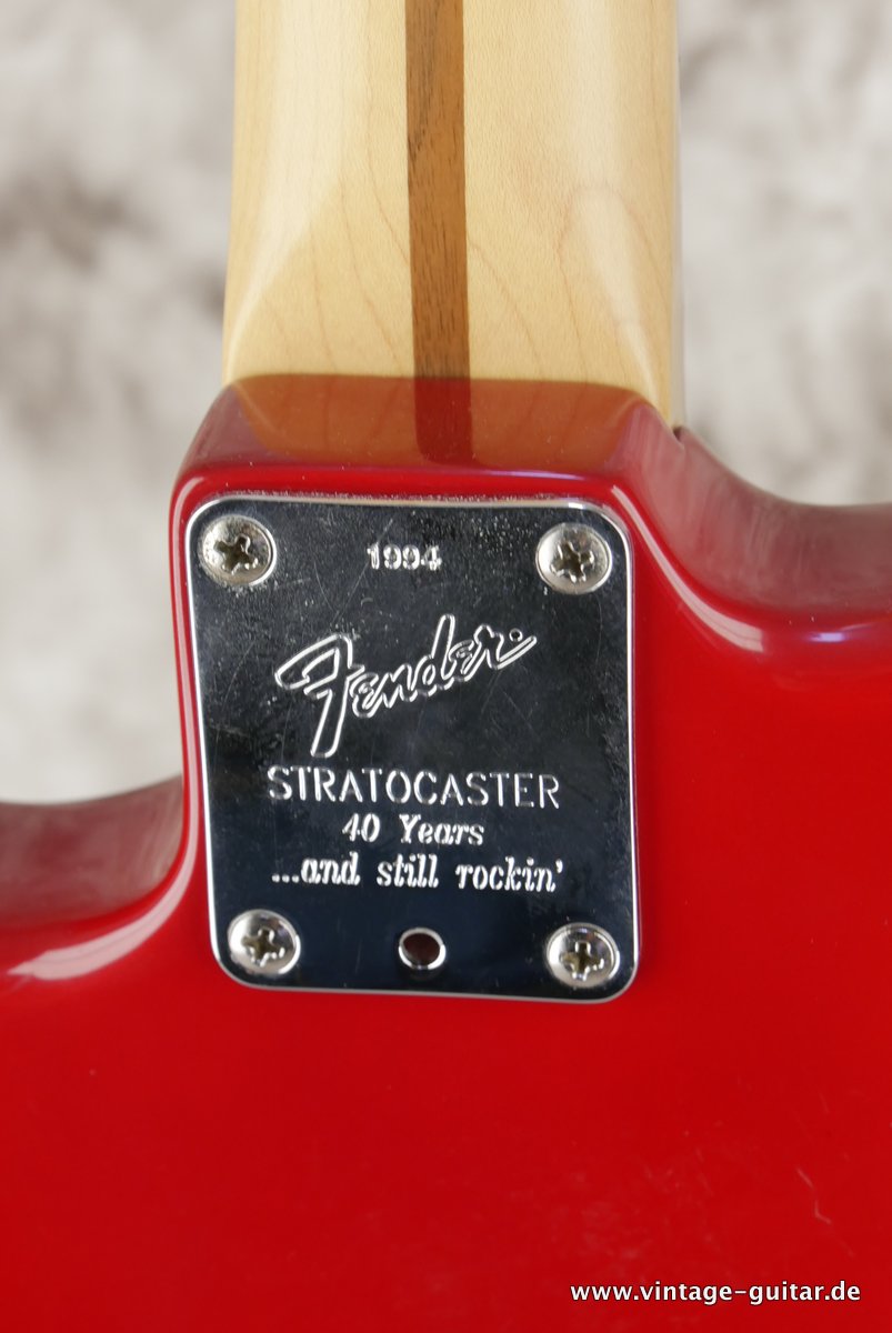 Fender-Stratocaster-40th-Anniversary-1994-013.JPG