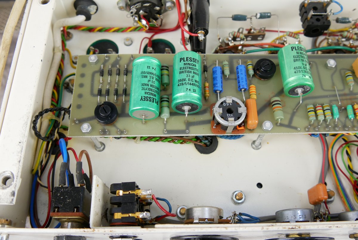 Matamp-GT-100-1975-top-and-cabinet-014.JPG