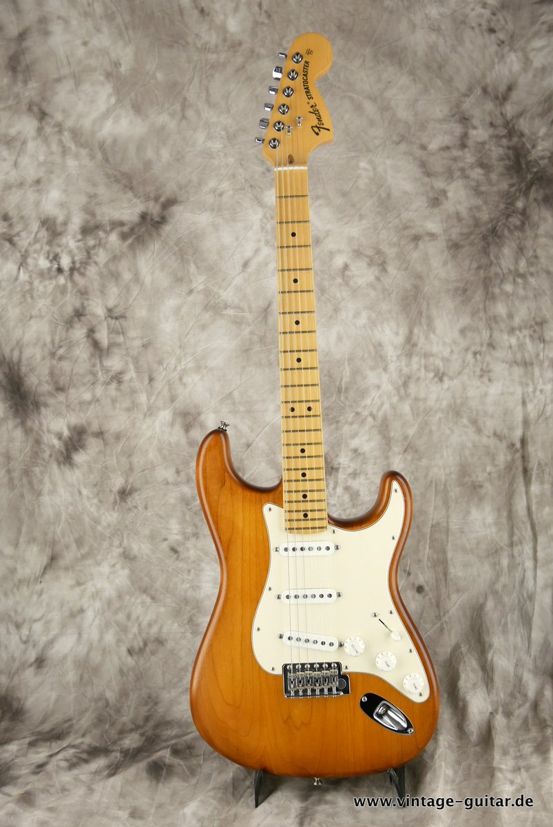 Fender-Stratocaster-Nitro-Satin-2014-001.JPG