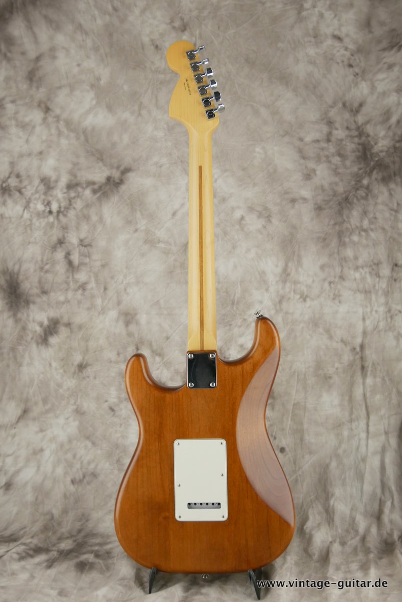 Fender-Stratocaster-Nitro-Satin-2014-003.JPG