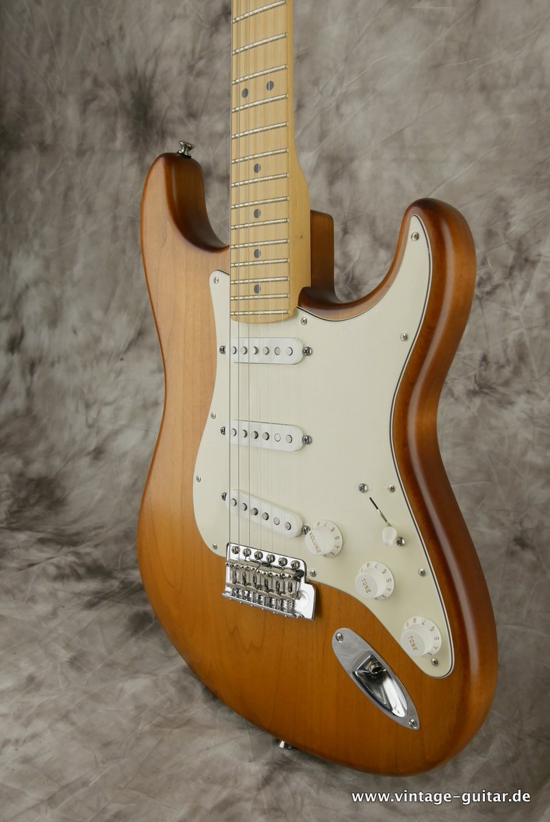 Fender-Stratocaster-Nitro-Satin-2014-008.JPG