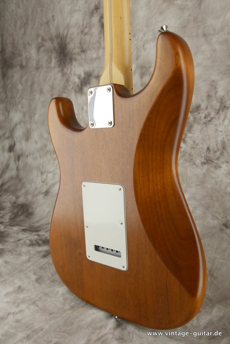 Fender-Stratocaster-Nitro-Satin-2014-009.JPG