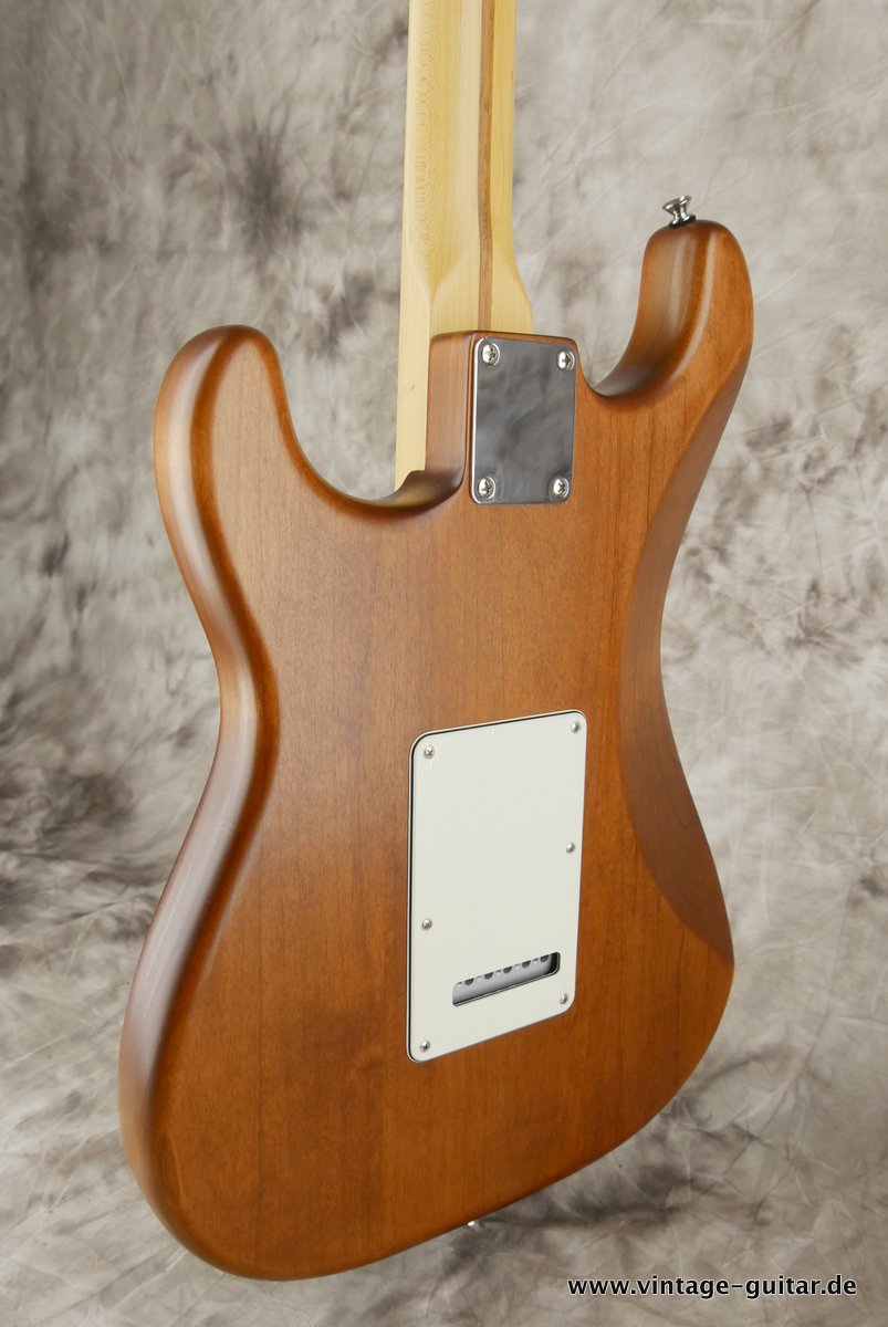 Fender-Stratocaster-Nitro-Satin-2014-010.JPG