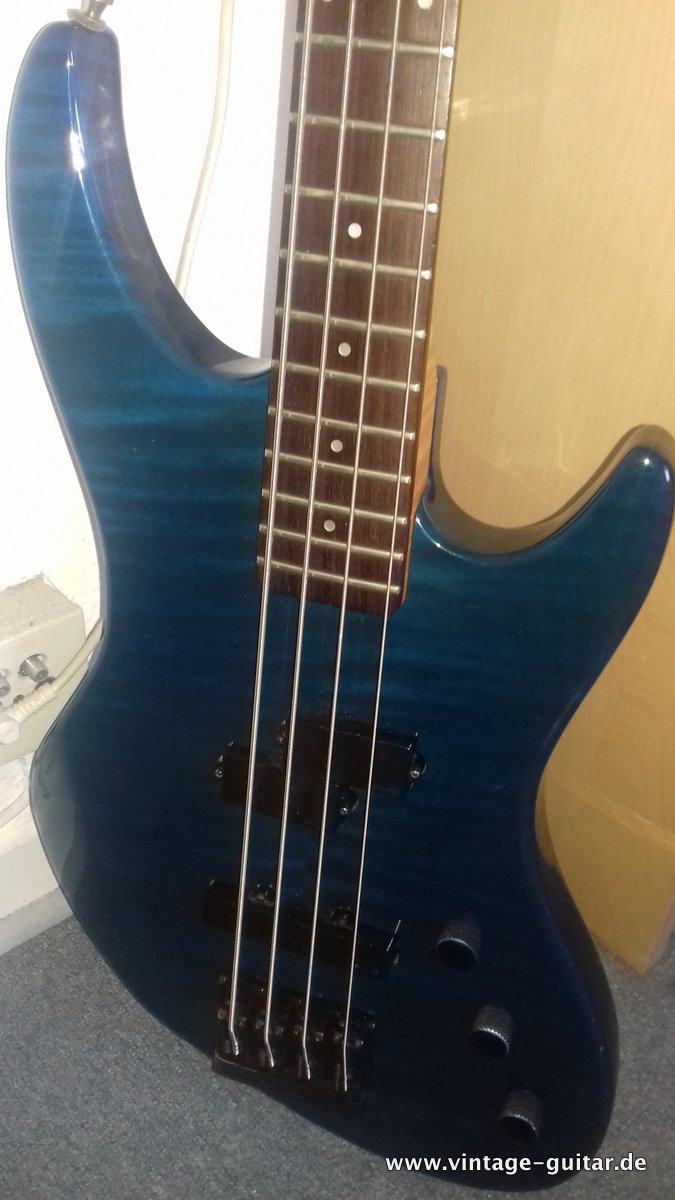 Guild-Pilot-Bass-blue-1986-002.jpg