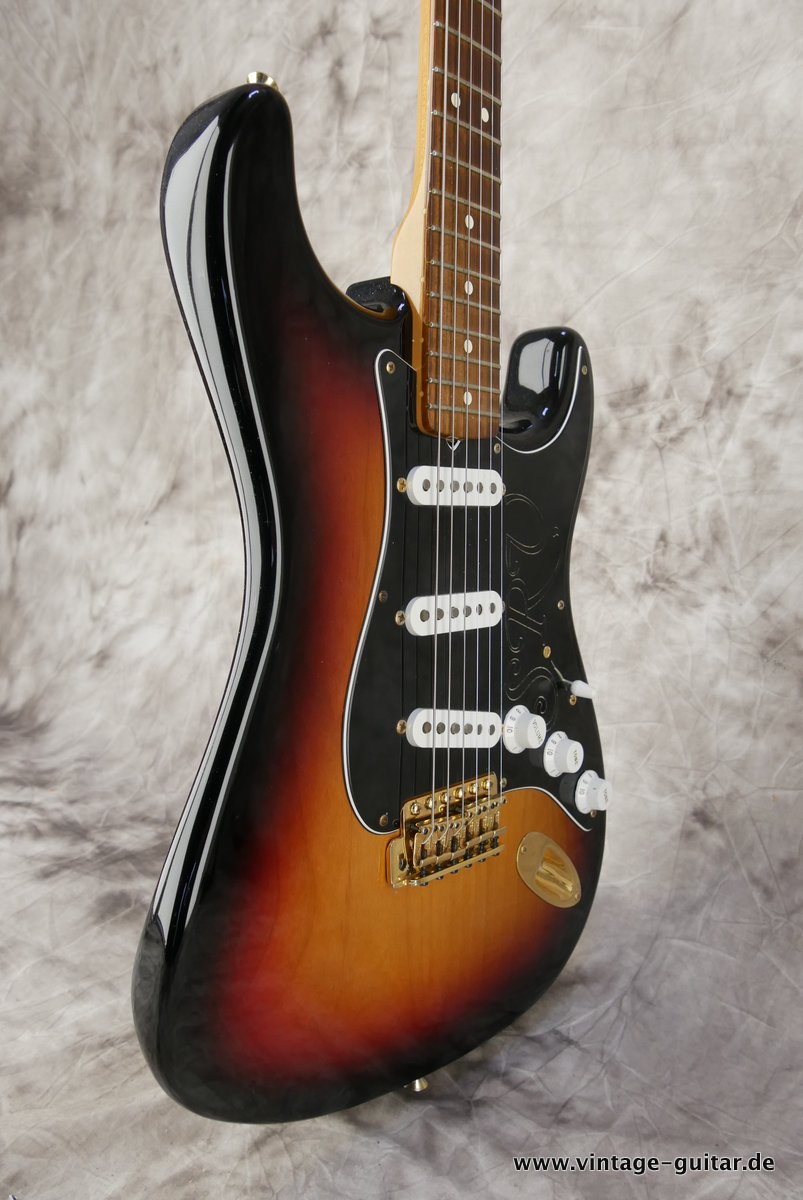 Fender-Stratocaster-Stevie-Ray-Vaughan-005.JPG