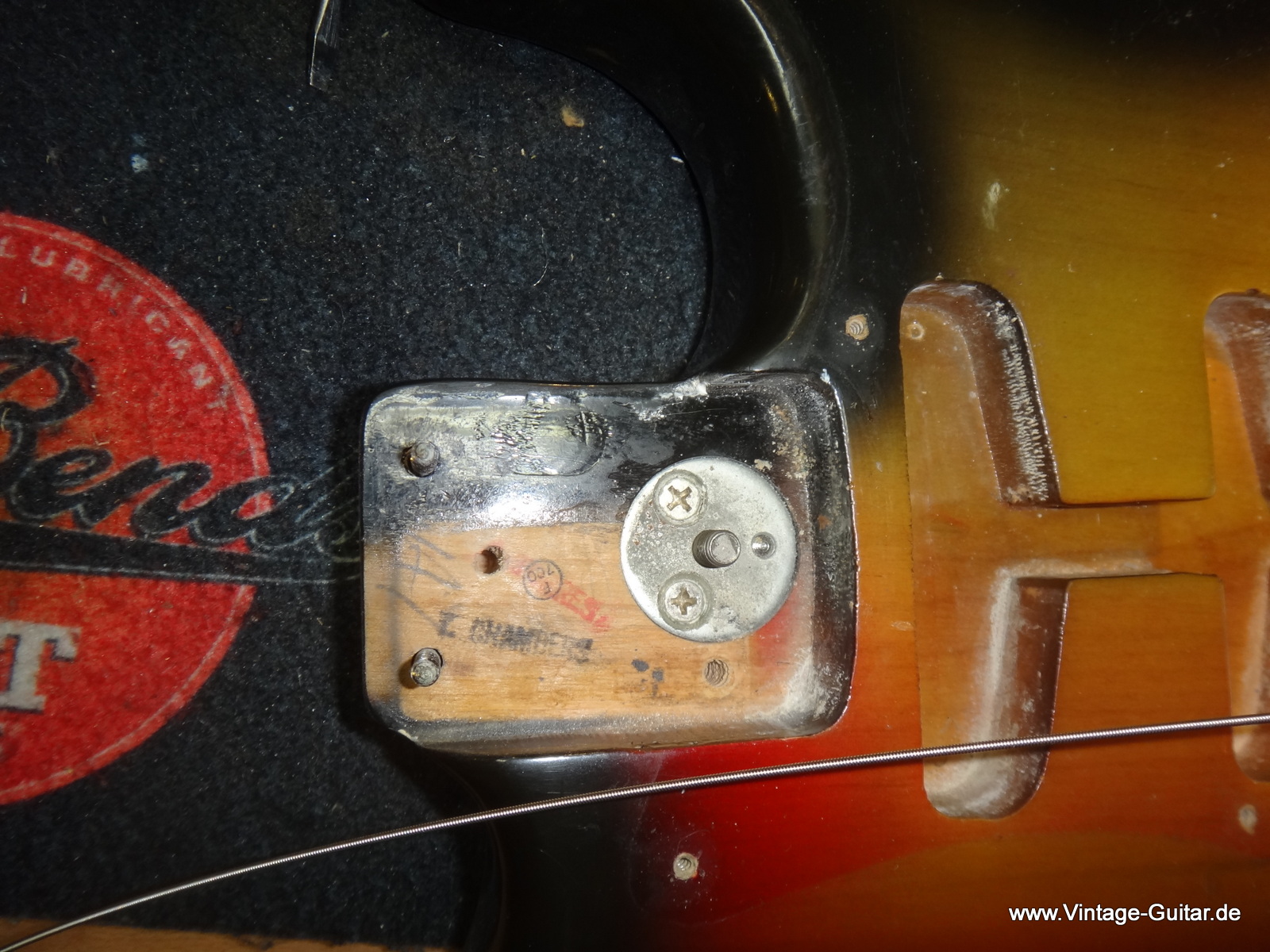 Fender-Stratocaster-1972-sunburst-inside-006.JPG