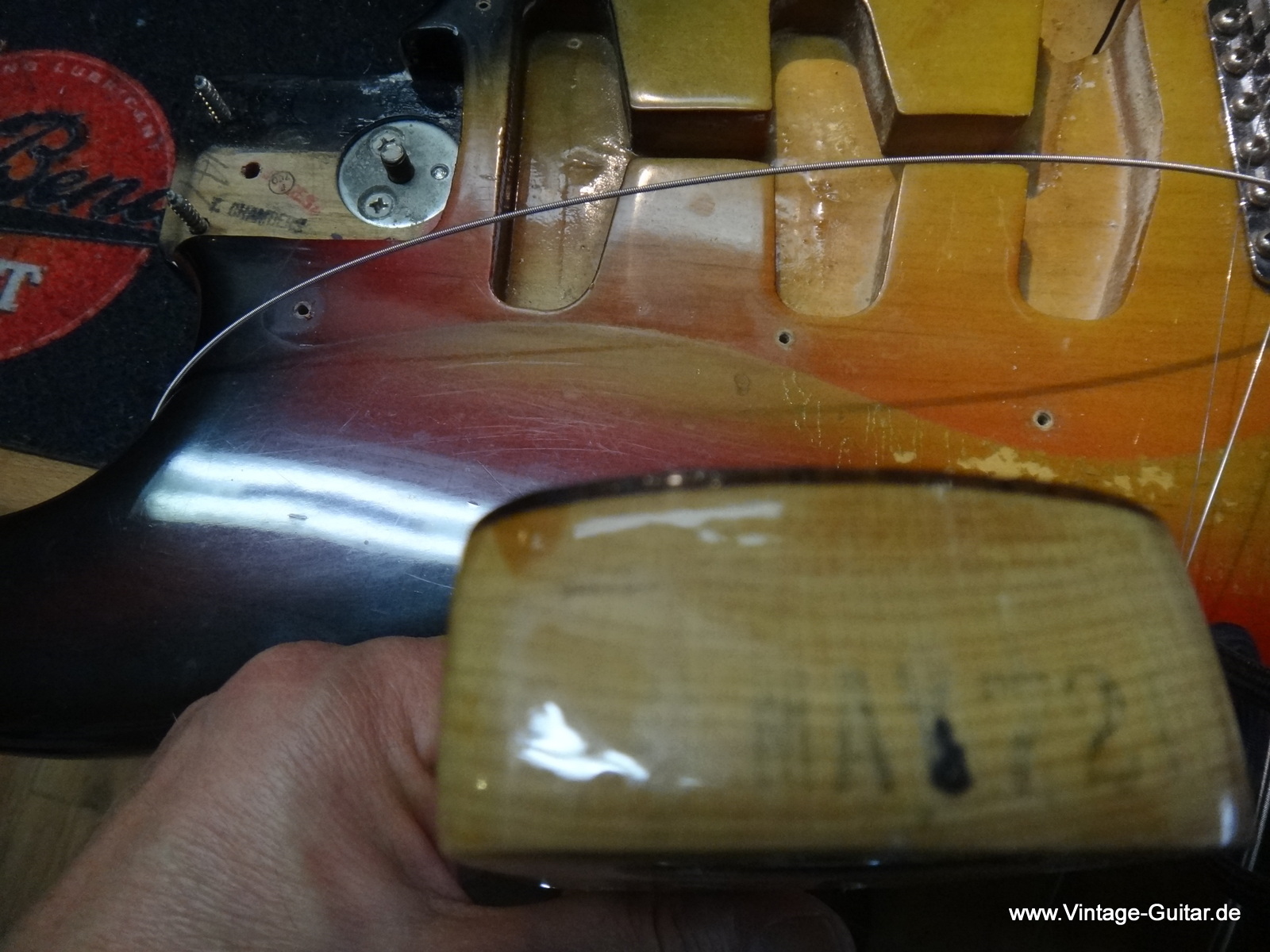 Fender-Stratocaster-1972-sunburst-inside-007.JPG