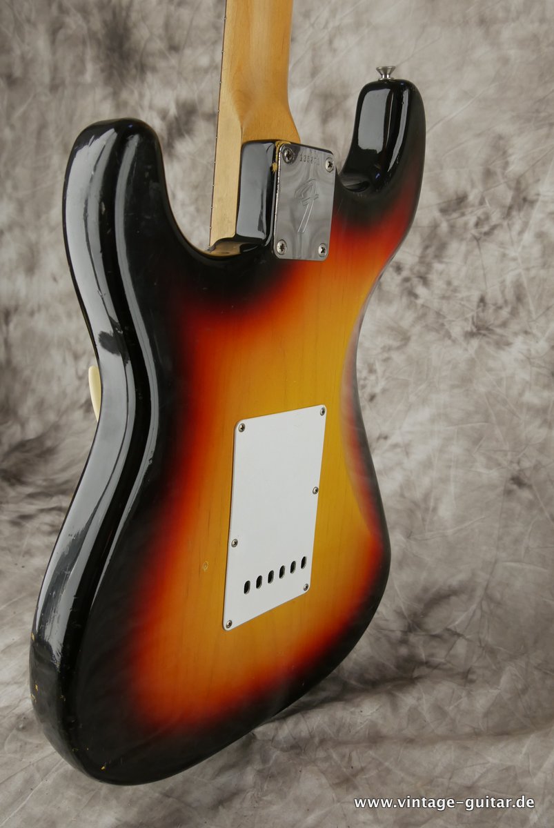 Fender-Stratocaster-1966-sunburst-008.JPG