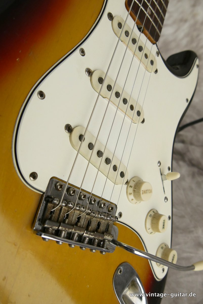 Fender-Stratocaster-1966-sunburst-013.JPG