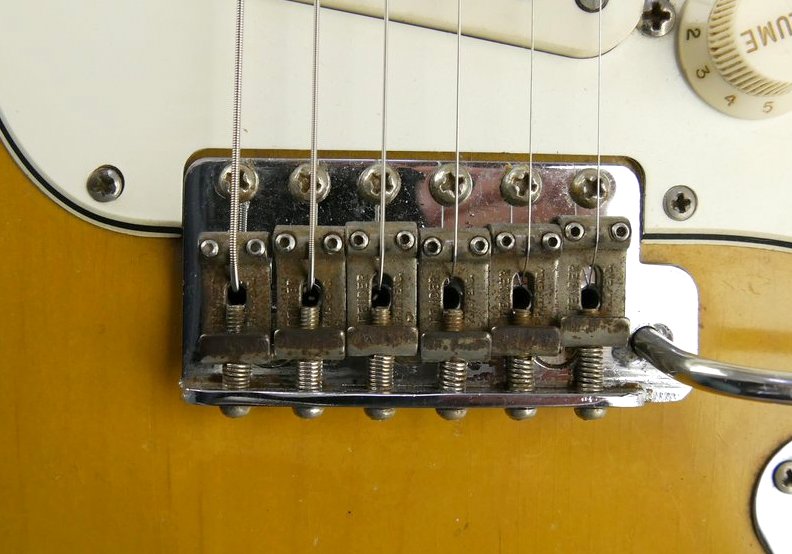 Fender-Stratocaster-1966-sunburst-015.JPG