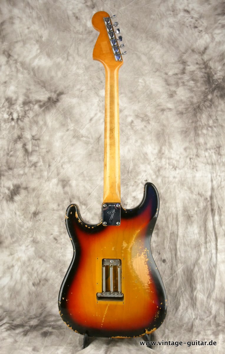 Fender-Stratocaster-1967-sunburst-003.JPG