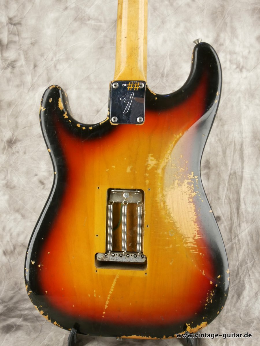Fender-Stratocaster-1967-sunburst-004.JPG