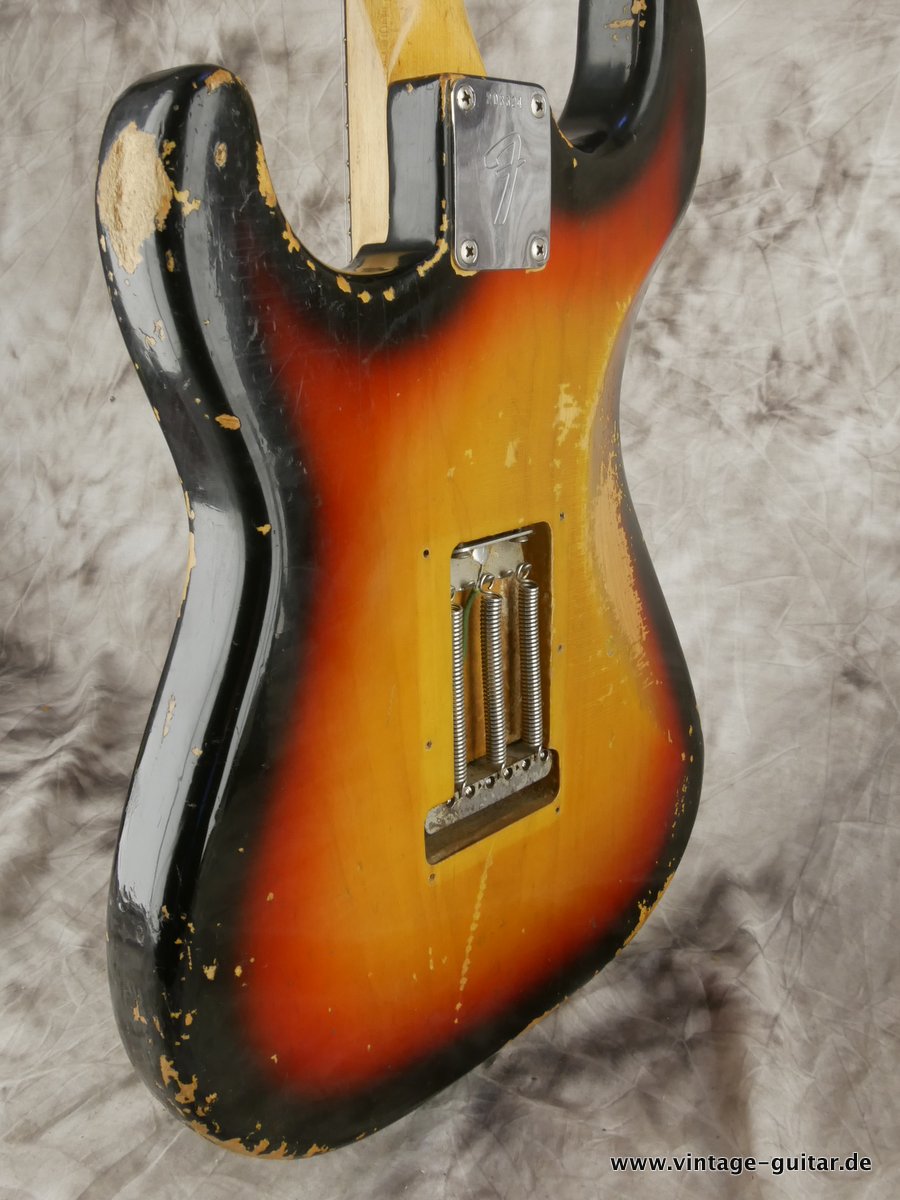 Fender-Stratocaster-1967-sunburst-008.JPG